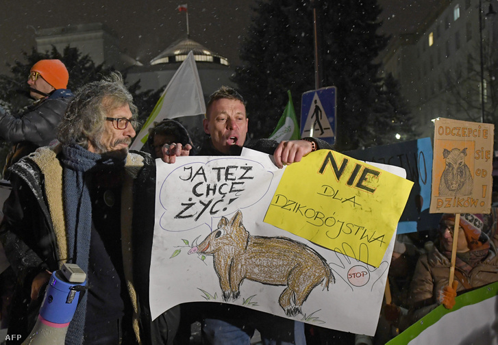Tüntetők Varsóban 2019. január 9-én