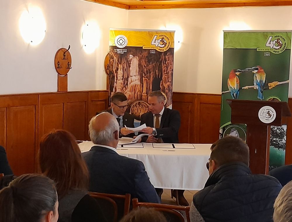 A megállapodás aláírása A megállapodás aláírása